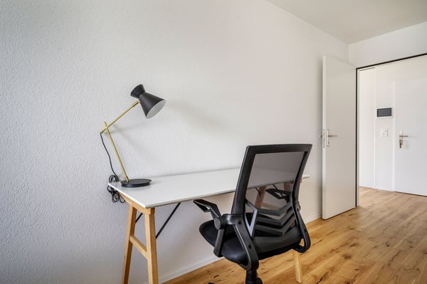 Geräumig Kloten 1.0 ZW. mit Keller & W/T, Nah zum Markt, by Blueground 14