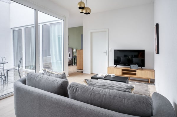 Elegante Bachletten 1 Zim. mit Keller, nah zu Lokaler Markt 2