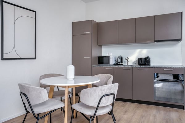 Elegante Bachletten 1 Zim. mit Keller, nah zu Lokaler Markt 8