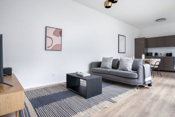 Elegante Bachletten 1 Zim. mit Keller, nah zu Lokaler Markt 3