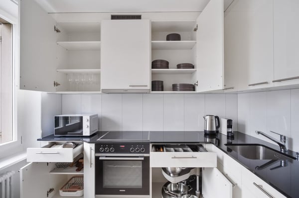 2 Minutes Walk for Oerlikon Train Station, 2 Minutes Walk from the Oerlikon Central Market 7