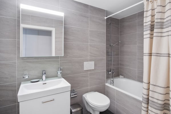 2 Minutes Walk for Oerlikon Train Station, 2 Minutes Walk from the Oerlikon Central Market 11