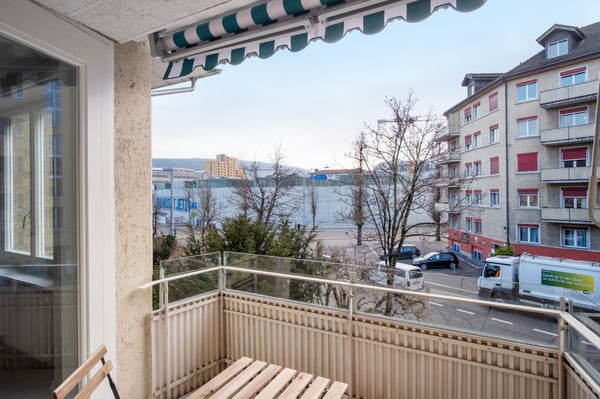 2 Minutes Walk for Oerlikon Train Station, 2 Minutes Walk from the Oerlikon Central Market 4