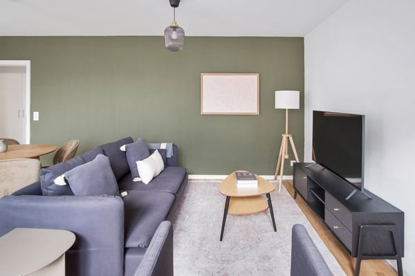 2 Minutes Walk for Oerlikon Train Station, 2 Minutes Walk from the Oerlikon Central Market 3