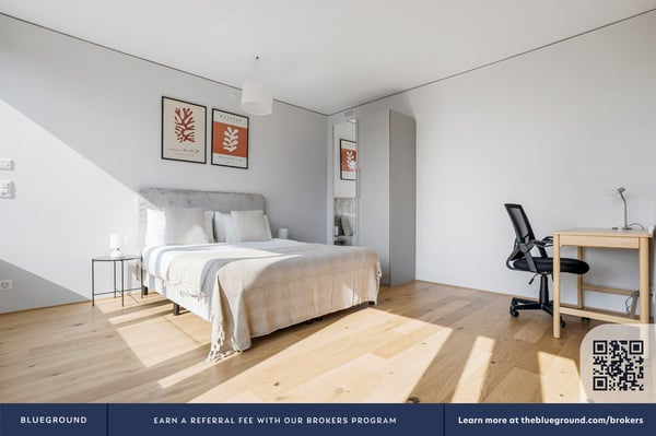 Furnished 1.5-room apartment with elevator in Basel city center 7