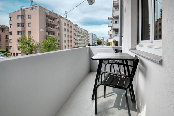 Sonniges Iselin 1.5 Zim.+Lager, 1 Min. zum Markt, über Blueground 4