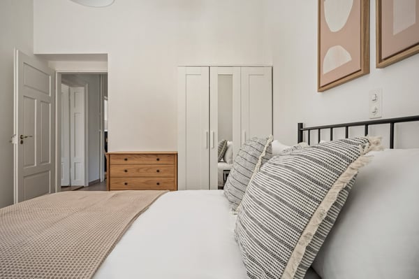 Schike Weinegg 1.5 Zim.+W/T ,2 Min. zum Markt, über Blueground 16