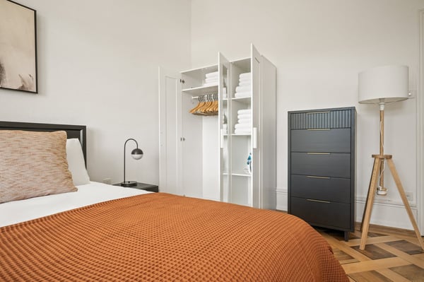 Schike Weinegg 1.5 Zim.+W/T ,2 Min. zum Markt, über Blueground 12