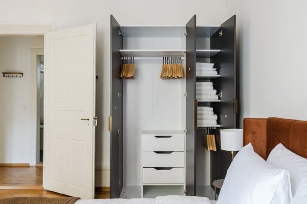 Göttlich Enge 1.5 Zim. mit Keller, Nah zum Markt, by Blueground 11