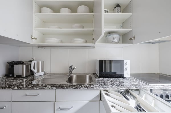 Göttlich Enge 1.5 Zim. mit Keller, Nah zum Markt, by Blueground 8