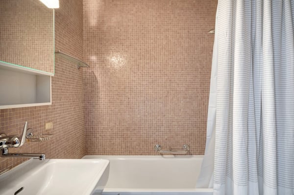 Helles Studio (2.5 ZW) Unterstrass, 10 mit Tram von HB, by Blueground 11