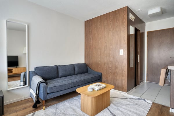 Helles Studio (2.5 ZW) Unterstrass, 10 mit Tram von HB, by Blueground 4