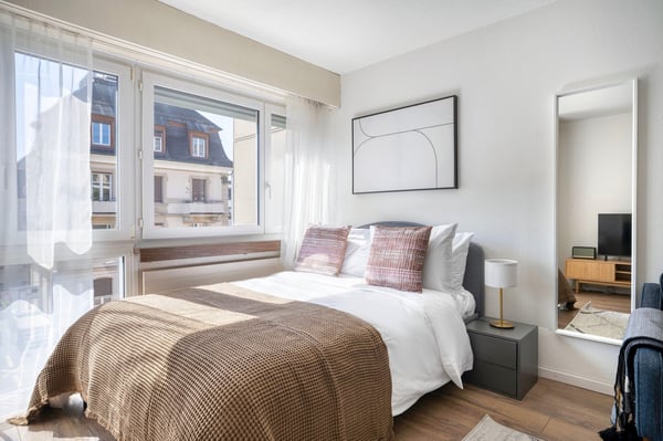 Helles Studio (2.5 ZW) Unterstrass, 10 mit Tram von HB, by Blueground 7