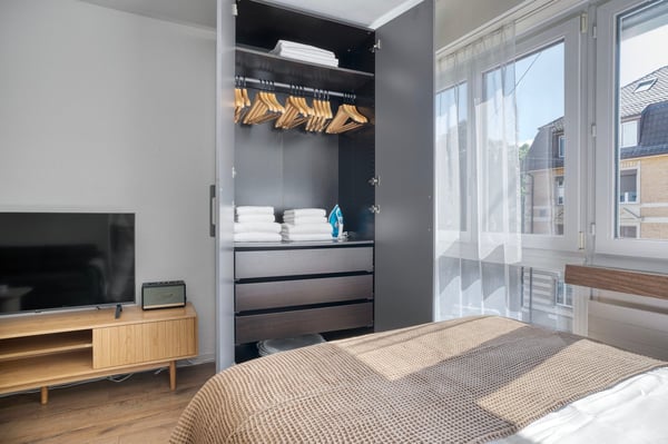 Helles Studio (2.5 ZW) Unterstrass, 10 mit Tram von HB, by Blueground 9