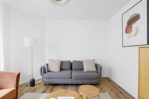 Schöne Oerlikon, 1.0 ZW, 1 Min. z. Markt, by Blueground 2