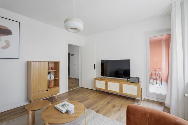 Schöne Oerlikon, 1.0 ZW, 1 Min. z. Markt, by Blueground 4