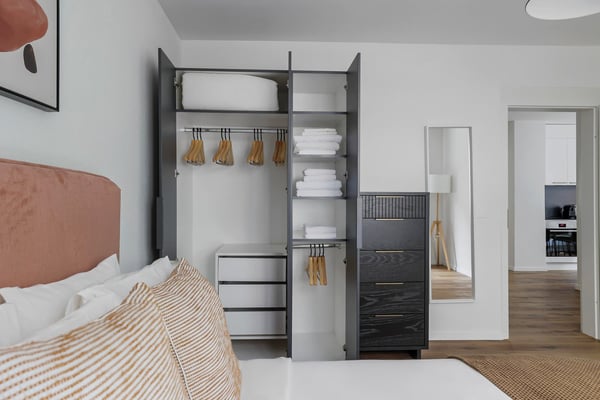 Schöne Oerlikon, 1.0 ZW, 1 Min. z. Markt, by Blueground 17