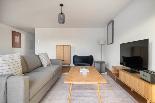 Sonnige Kloten 1.5 ZW mit Keller und W/T. Nah zum Markt, by Blueground 3