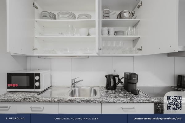 Schöne Enge 1.5 Zim. mit Keller, Nah zum Markt, by Blueground 9