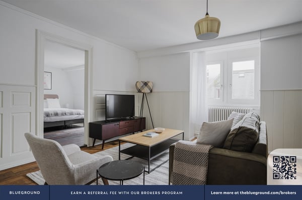 Schöne Enge 1.5 Zim. mit Keller, Nah zum Markt, by Blueground 3