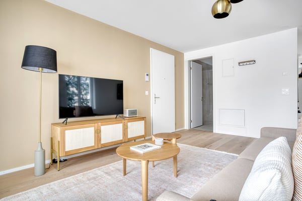 Geräumige Wiedikon 1.5 Zim.,Keller,W/T. 3 Min.zum Mkt, über Blueground 2