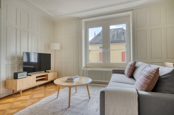 Schöne Enge 1.5 Zim. mit Keller, Nah zum Markt, by Blueground 2