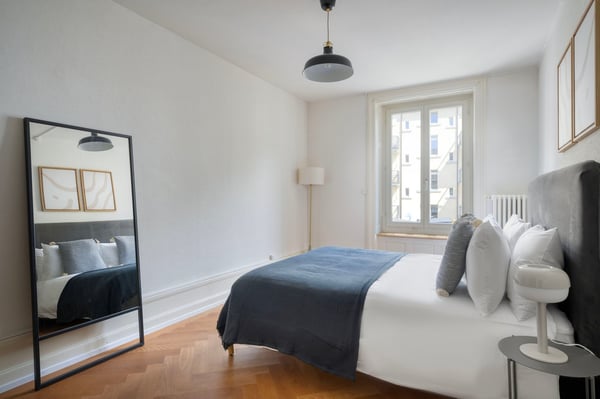 Schöne Enge 1.5 Zim. mit Keller, Nah zum Markt, by Blueground 10