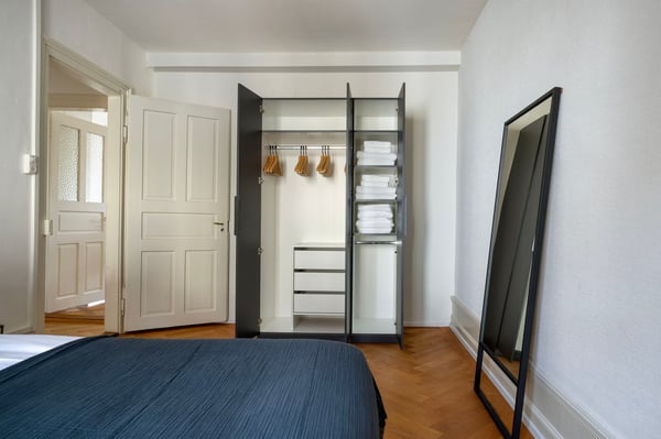 Schöne Enge 1.5 Zim. mit Keller, Nah zum Markt, by Blueground 11