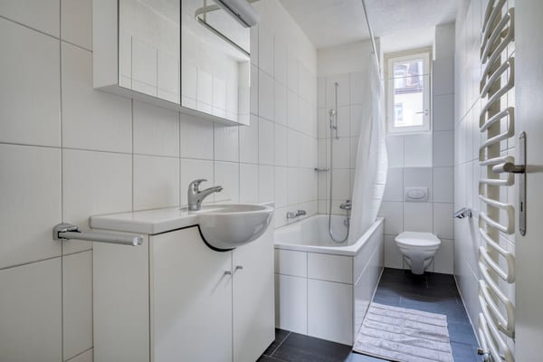 Schöne Enge 1.5 Zim. mit Keller, Nah zum Markt, by Blueground 12