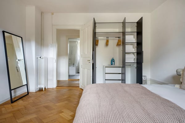 Schöne Enge 1.5 Zim. mit Keller, Nah zum Markt, by Blueground 15