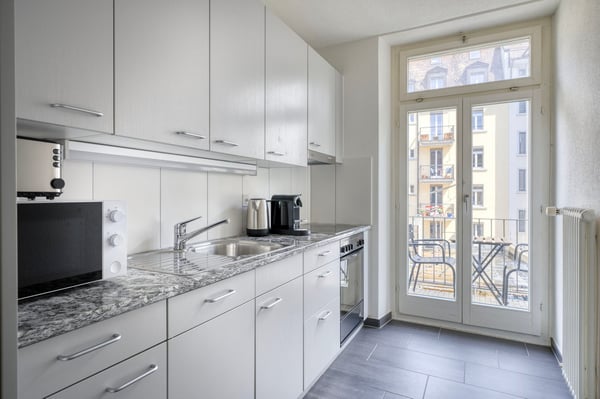 Schöne Enge 1.5 Zim. mit Keller, Nah zum Markt, by Blueground 6