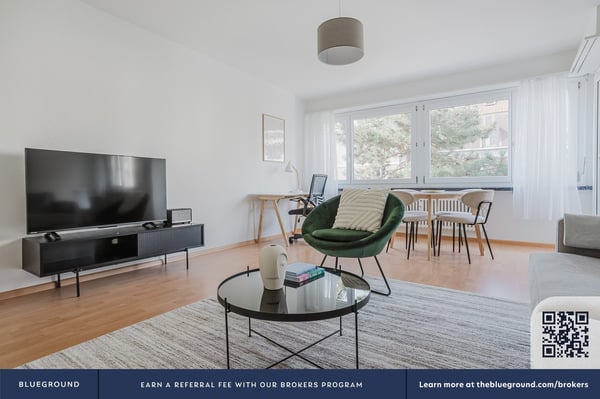 Sonniges Iselin 1.5 ZW mit Keller,, 1 Min. zum Markt, by Blueground 3