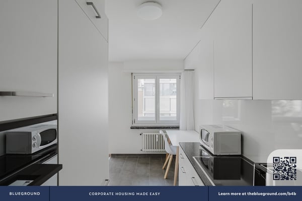 Sonniges Iselin 1.5 ZW mit Keller,, 1 Min. zum Markt, by Blueground 9