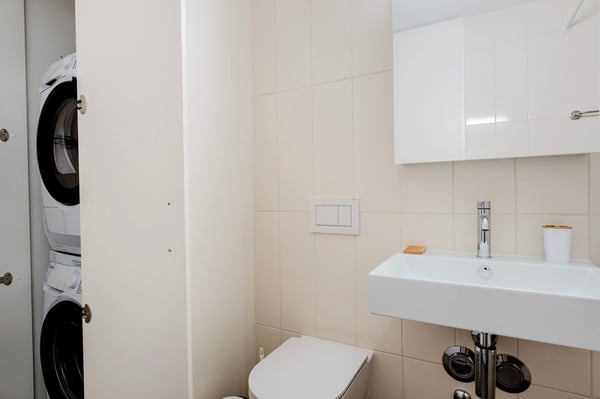 Luxus Wiedikon 1.5 ZW, Keller, W/T, 10 Min. z. Market, by Blueground 15