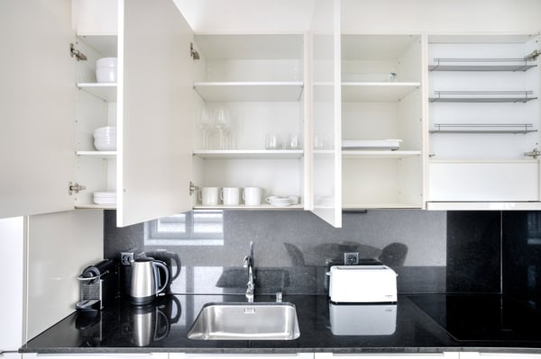 Modern Wiedikon 1.0 Room w/ Storage & W/D, 3 min to Market, by Blueground 7