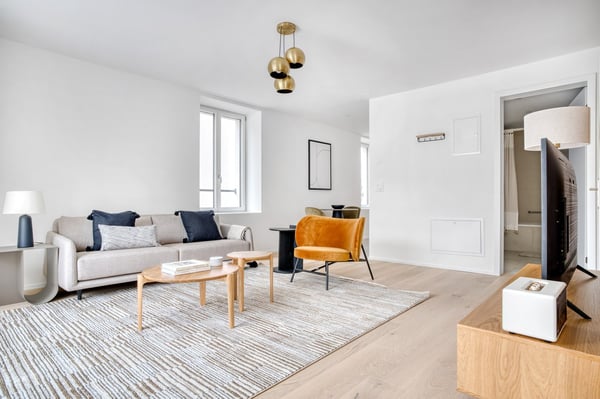 Modern Wiedikon 1.0 Room w/ Storage & W/D, 3 min to Market, by Blueground 2