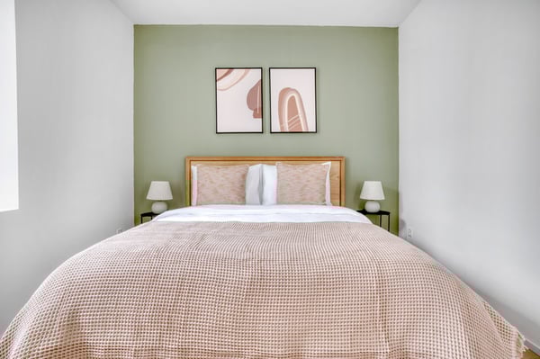 Modern Wiedikon 1.0 Room w/ Storage & W/D, 3 min to Market, by Blueground 9