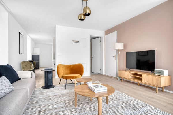 Modern Wiedikon 1.0 Room w/ Storage & W/D, 3 min to Market, by Blueground 3