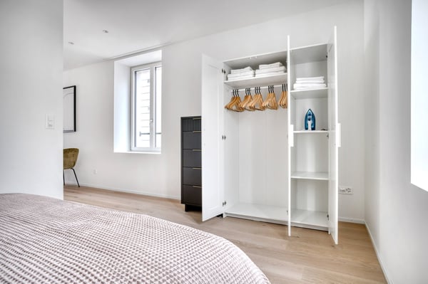 Modern Wiedikon 1.0 Room w/ Storage & W/D, 3 min to Market, by Blueground 11