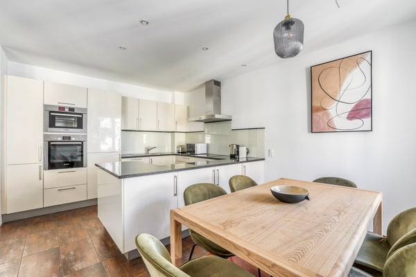 Luftige Wiedikon 4.5 ZW mit W/T, nah Markt & ZRH HB, by Blueground 8