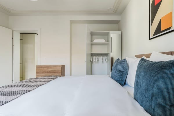 Schicke Enge 2 ZW mit W/T, nah Markt & ZRH HB, by Blueground 14