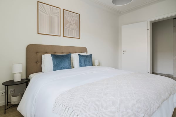 Schicke Enge 2 ZW mit W/T, nah Markt & ZRH HB, by Blueground 24