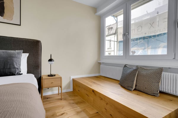 15 Minutes Walk to the Local Central Market,10 Minutes with Bus to Basel Main Train Station 11