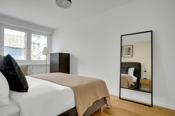 15 Minutes Walk to the Local Central Market,10 Minutes with Bus to Basel Main Train Station 12