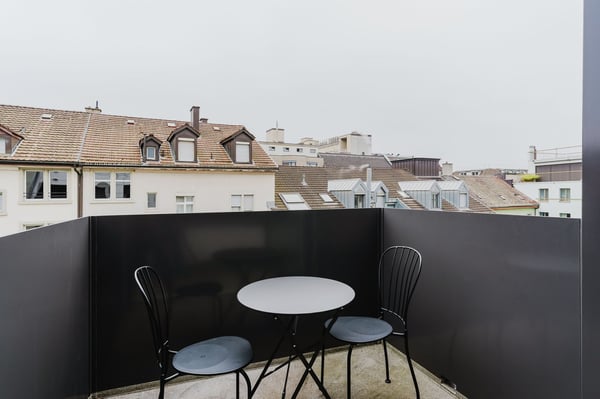 Balcony, at the main train station, very central location 4
