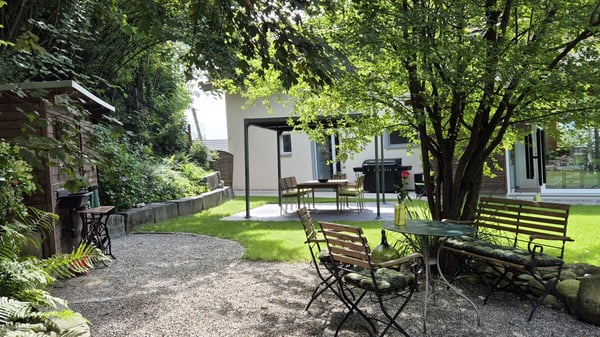 Eindrucksvolles Einfamilienhaus mit Indoor Pool und Sauna 2