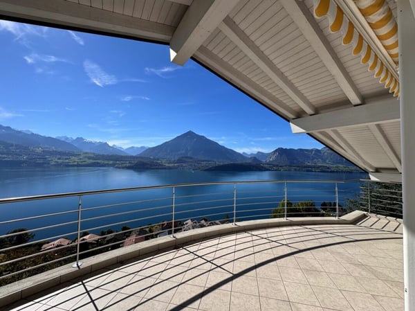 DG-Wohnung an der Sonnenseite vom Thunersee