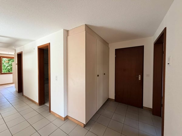Solide 5.5-Zimmer-Wohnung mit schöner Terrasse und EHP in Interlaken 12