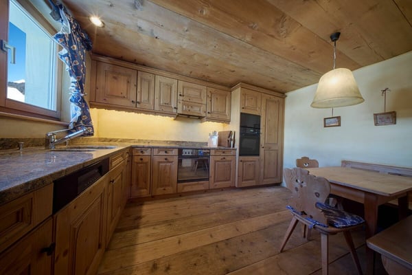 Exklusive Luxuswohnung mit Chalet Charakter im Zentrum von Klosters 5