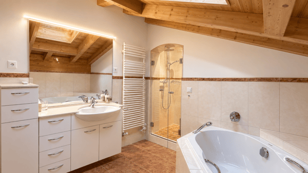 4.5 Zimmer Dachgeschosswohnung mitten im Zentrum von Klosters Platz 7